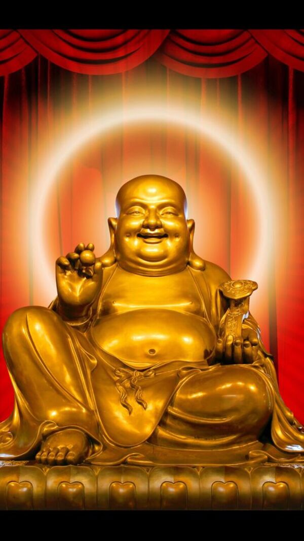 Tượng Phật Di Lặc để oto biểu tượng cho điềm lành cát lợi và may mắn