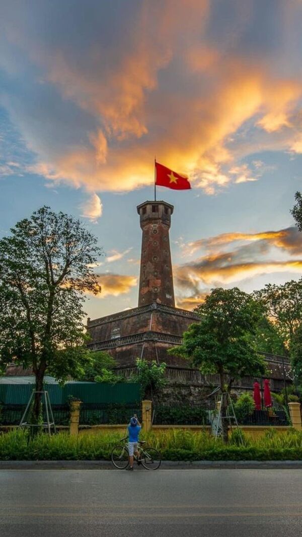 Hãy cùng chiêm ngưỡng hình ảnh cờ Việt Nam chất lượng 4K sắc nét, cùng với màu sắc tươi trẻ và tự hào của quốc kỳ Việt Nam. Những bức hình tuyệt đẹp này sẽ cho bạn một cái nhìn mới mẻ về cờ Việt Nam và đất nước Việt Nam chúng ta đang yêu thương.