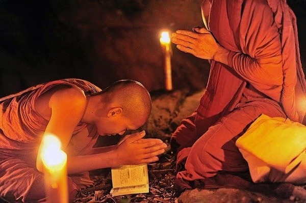 40 Hình ảnh chắp tay cầu Phật, niệm Phật đẹp, ý nghĩa nhất