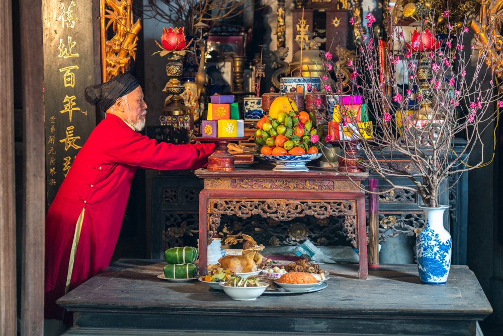 lau bàn thờ mới