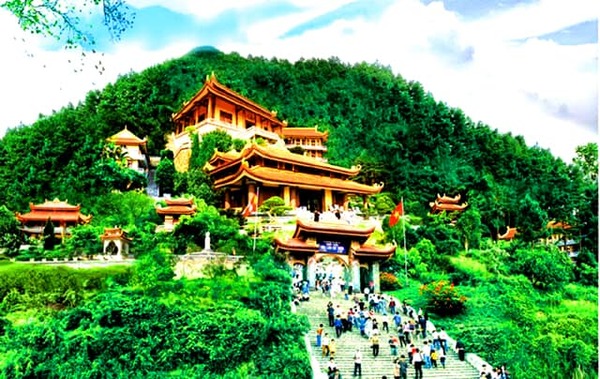 Hình Ảnh Chùa Yên Tử Giữa Núi Rừng Thiên Nhiên Và Phật Pháp
