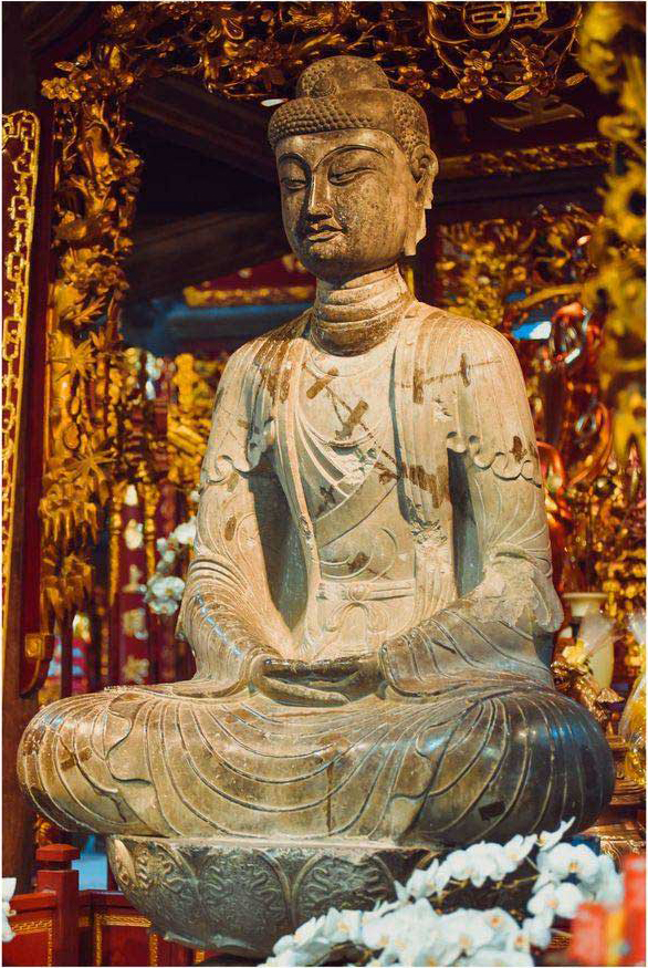 Hãy chiêm ngưỡng bức ảnh Phật A Di Đà tuyệt đẹp này để cảm nhận được tình yêu và sự bình an từ Đức Phật đối với tất cả chúng ta.